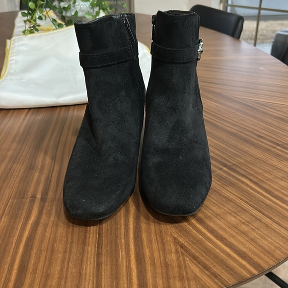 Black IMPO JESSA Memory foam ankle healed boots. Size 9.5 M EUC - Picture 2 of 9